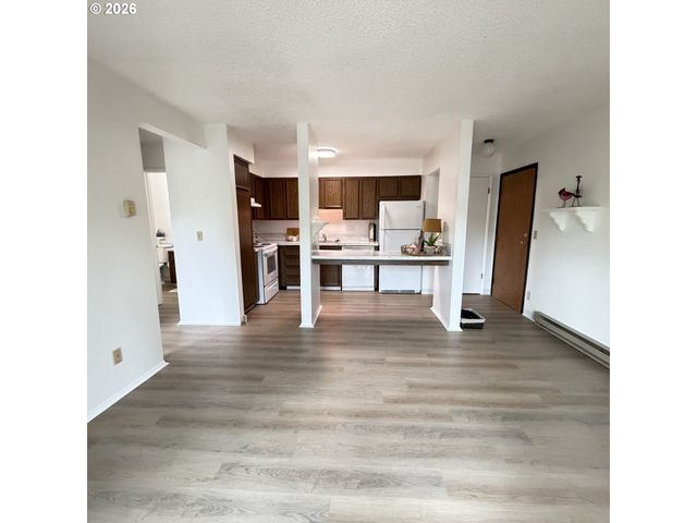 11040 Sw GREENBURG Rd 206, Portland, OR 97210