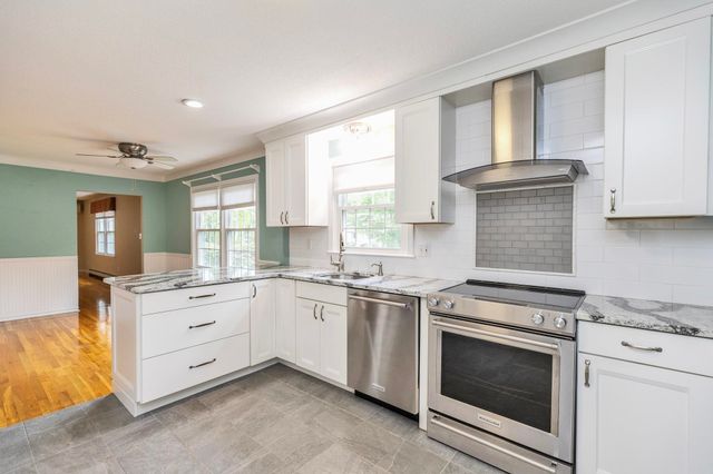 20 Forest Drive, Bedford, NH 03110