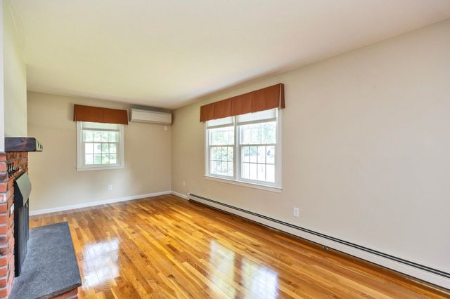 20 Forest Drive, Bedford, NH 03110