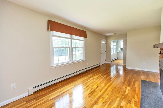 20 Forest Drive, Bedford, NH 03110