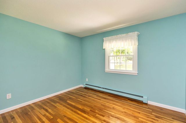 20 Forest Drive, Bedford, NH 03110
