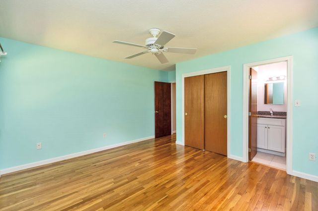 20 Forest Drive, Bedford, NH 03110