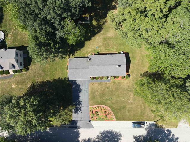 20 Forest Drive, Bedford, NH 03110