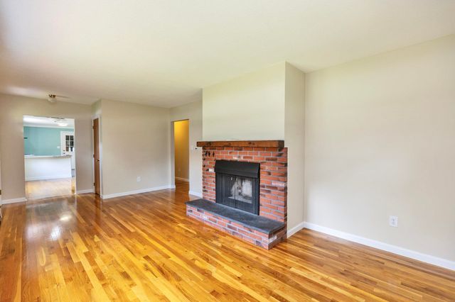 20 Forest Drive, Bedford, NH 03110