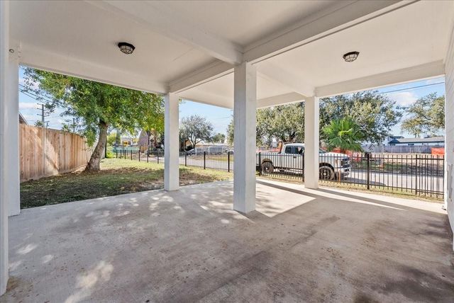 1910 Bayou Shore Drive, Galveston, TX 77551