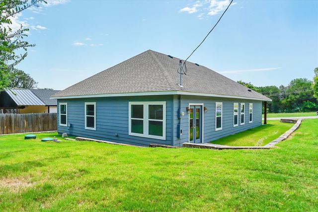 800 Crow Court, Granbury, TX 76048