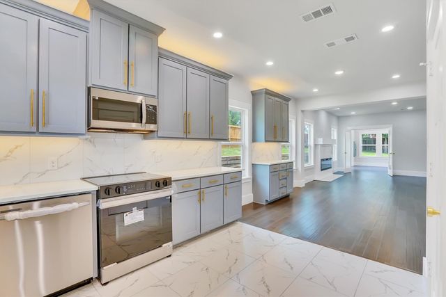800 Crow Court, Granbury, TX 76048