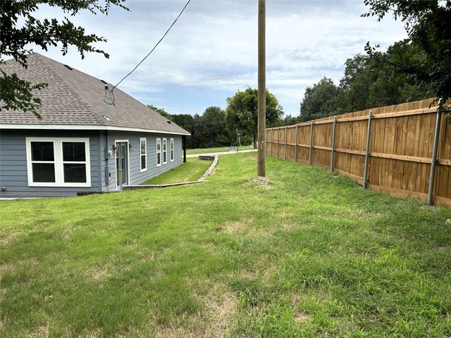 800 Crow Court, Granbury, TX 76048