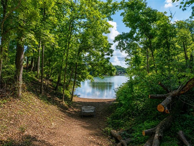 118 Squirrel Point, Six Mile, SC 29682