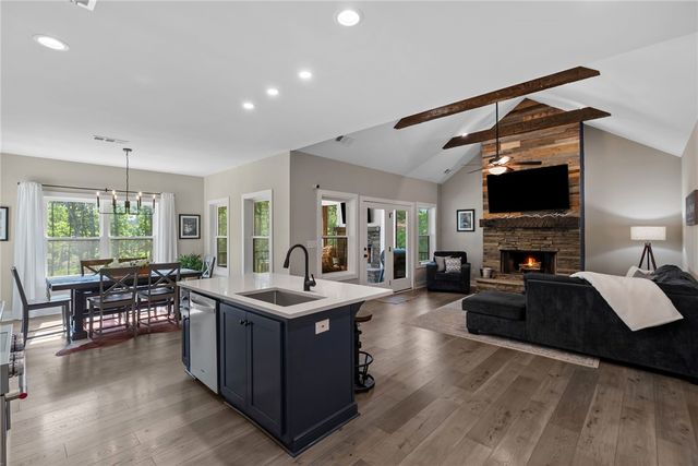 118 Squirrel Point, Six Mile, SC 29682