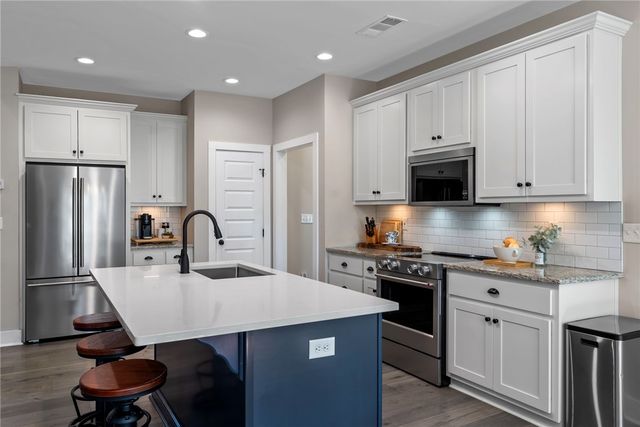 118 Squirrel Point, Six Mile, SC 29682