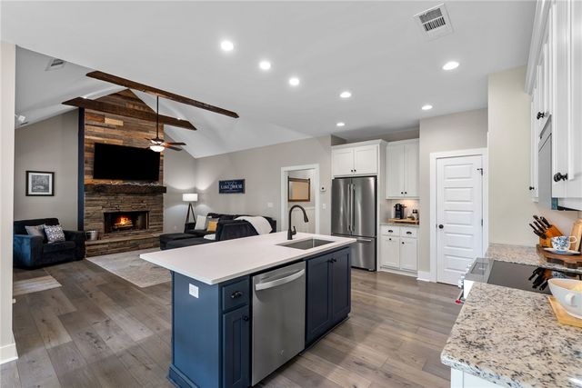 118 Squirrel Point, Six Mile, SC 29682