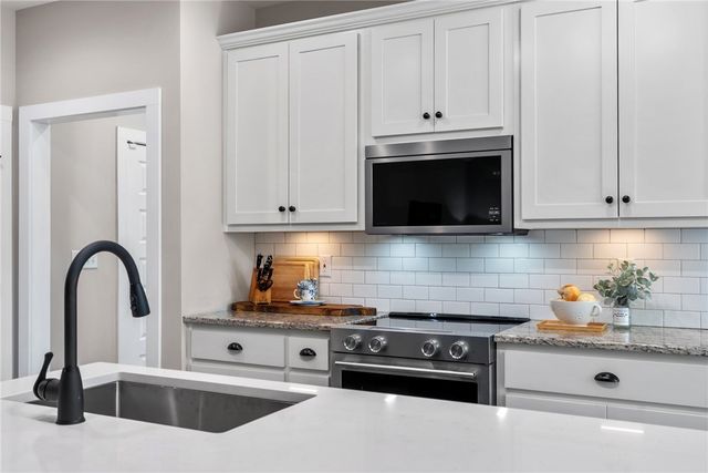 118 Squirrel Point, Six Mile, SC 29682