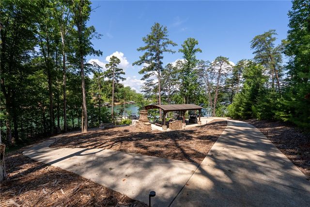 118 Squirrel Point, Six Mile, SC 29682