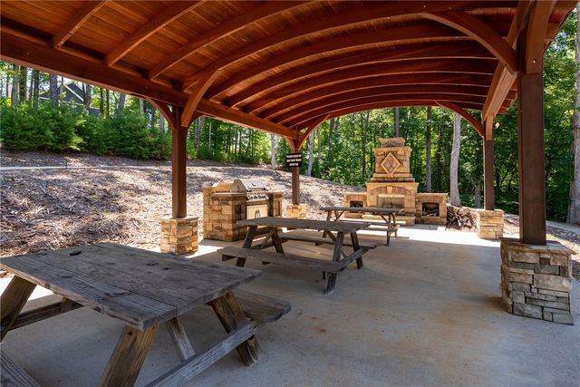 118 Squirrel Point, Six Mile, SC 29682