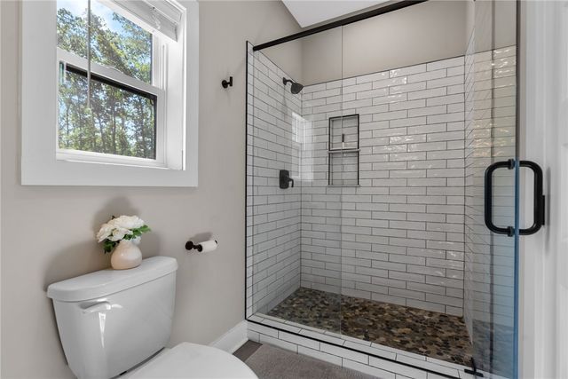 118 Squirrel Point, Six Mile, SC 29682