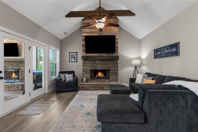 118 Squirrel Point, Six Mile, SC 29682