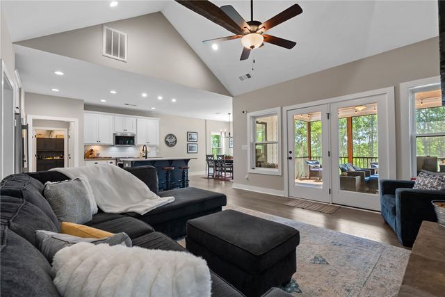 118 Squirrel Point, Six Mile, SC 29682