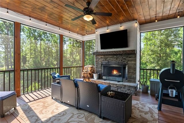 118 Squirrel Point, Six Mile, SC 29682