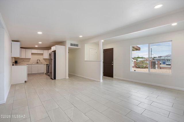 5640 E Calle Aurora, Tucson, AZ 85711