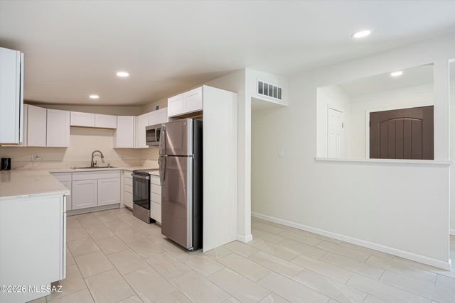 5640 E Calle Aurora, Tucson, AZ 85711