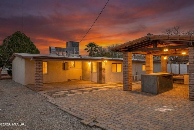 5640 E Calle Aurora, Tucson, AZ 85711