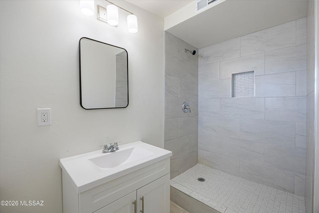 5640 E Calle Aurora, Tucson, AZ 85711