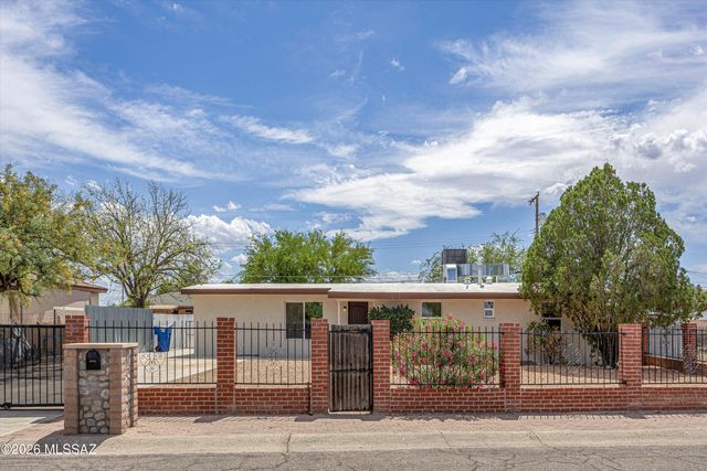 5640 E Calle Aurora, Tucson, AZ 85711