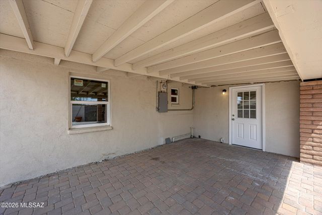 5640 E Calle Aurora, Tucson, AZ 85711