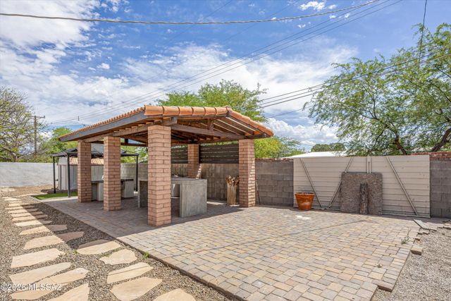 5640 E Calle Aurora, Tucson, AZ 85711