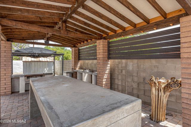 5640 E Calle Aurora, Tucson, AZ 85711