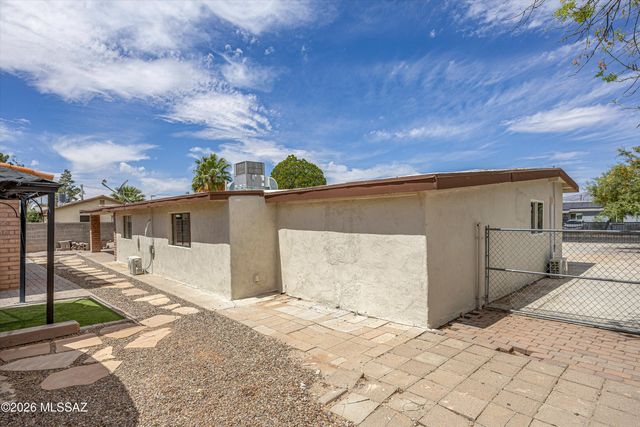 5640 E Calle Aurora, Tucson, AZ 85711