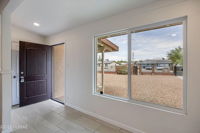 5640 E Calle Aurora, Tucson, AZ 85711