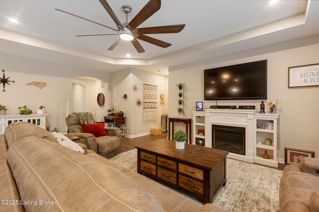 172 Sienna Dr, Shepherdsville, KY 40165