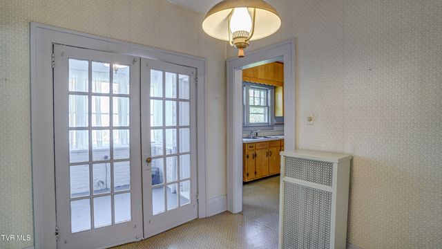 704 Reynolds Street, Bristol, TN 37620