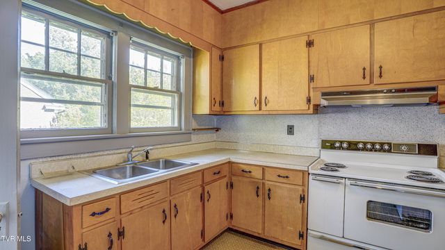 704 Reynolds Street, Bristol, TN 37620