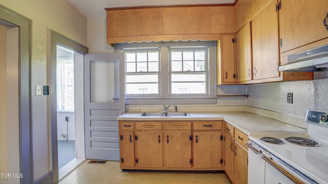704 Reynolds Street, Bristol, TN 37620