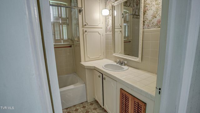 704 Reynolds Street, Bristol, TN 37620
