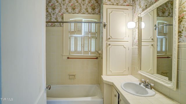 704 Reynolds Street, Bristol, TN 37620