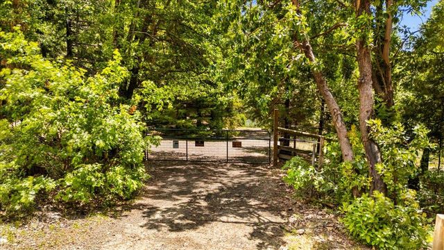 9086 La Porte Rd, Brownsville, CA 95919