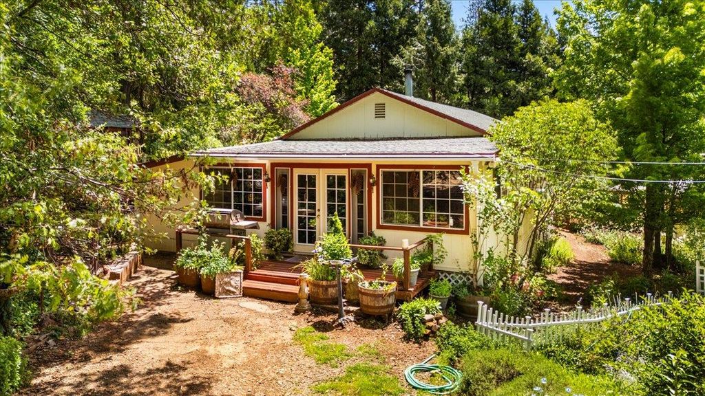 9086 La Porte Rd, Brownsville, CA 95919