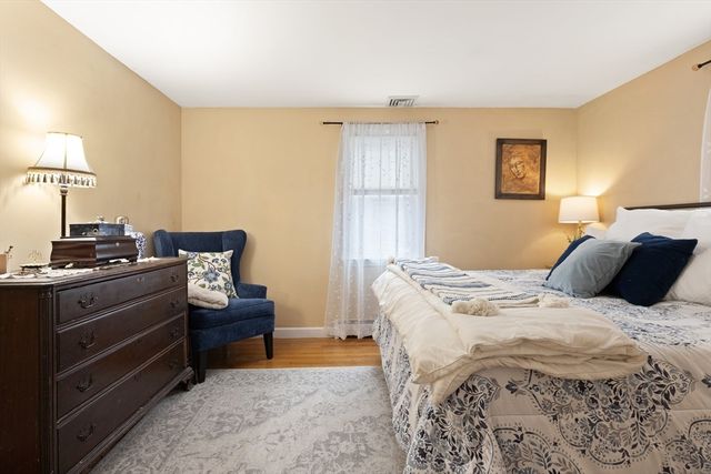 55 Thomas Dr, Chelmsford, MA 01824