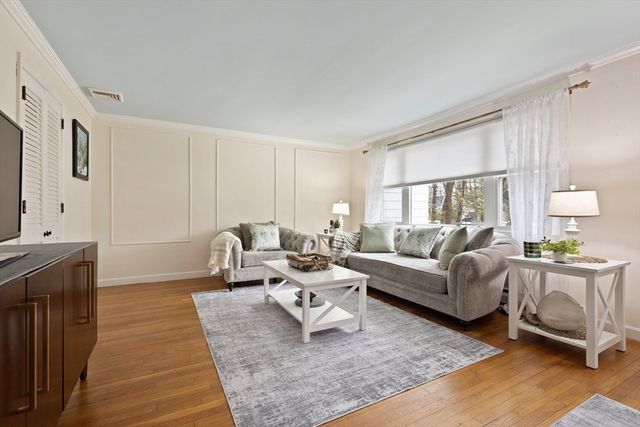 55 Thomas Dr, Chelmsford, MA 01824