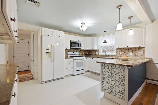 55 Thomas Dr, Chelmsford, MA 01824