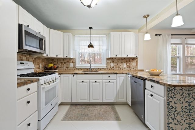 55 Thomas Dr, Chelmsford, MA 01824