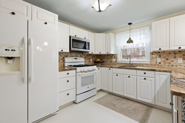 55 Thomas Dr, Chelmsford, MA 01824