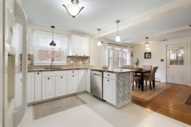 55 Thomas Dr, Chelmsford, MA 01824