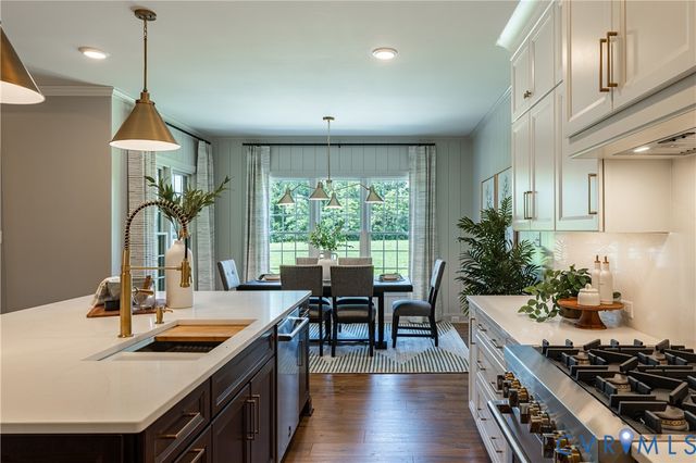8276 Mount Eagle Rd, Hanover, VA 23005