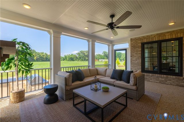 8276 Mount Eagle Rd, Hanover, VA 23005