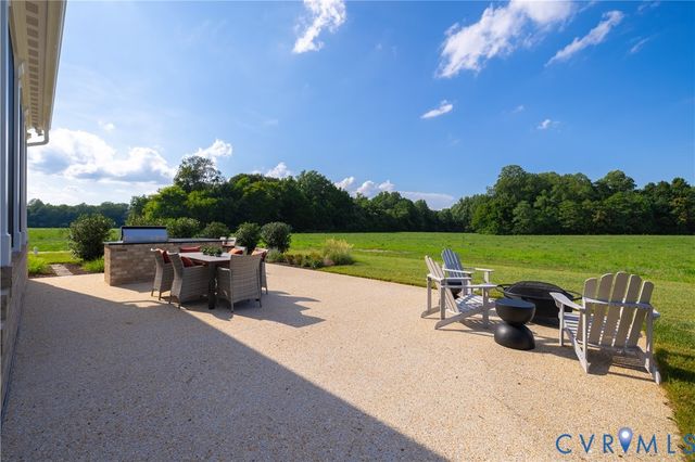8276 Mount Eagle Rd, Hanover, VA 23005